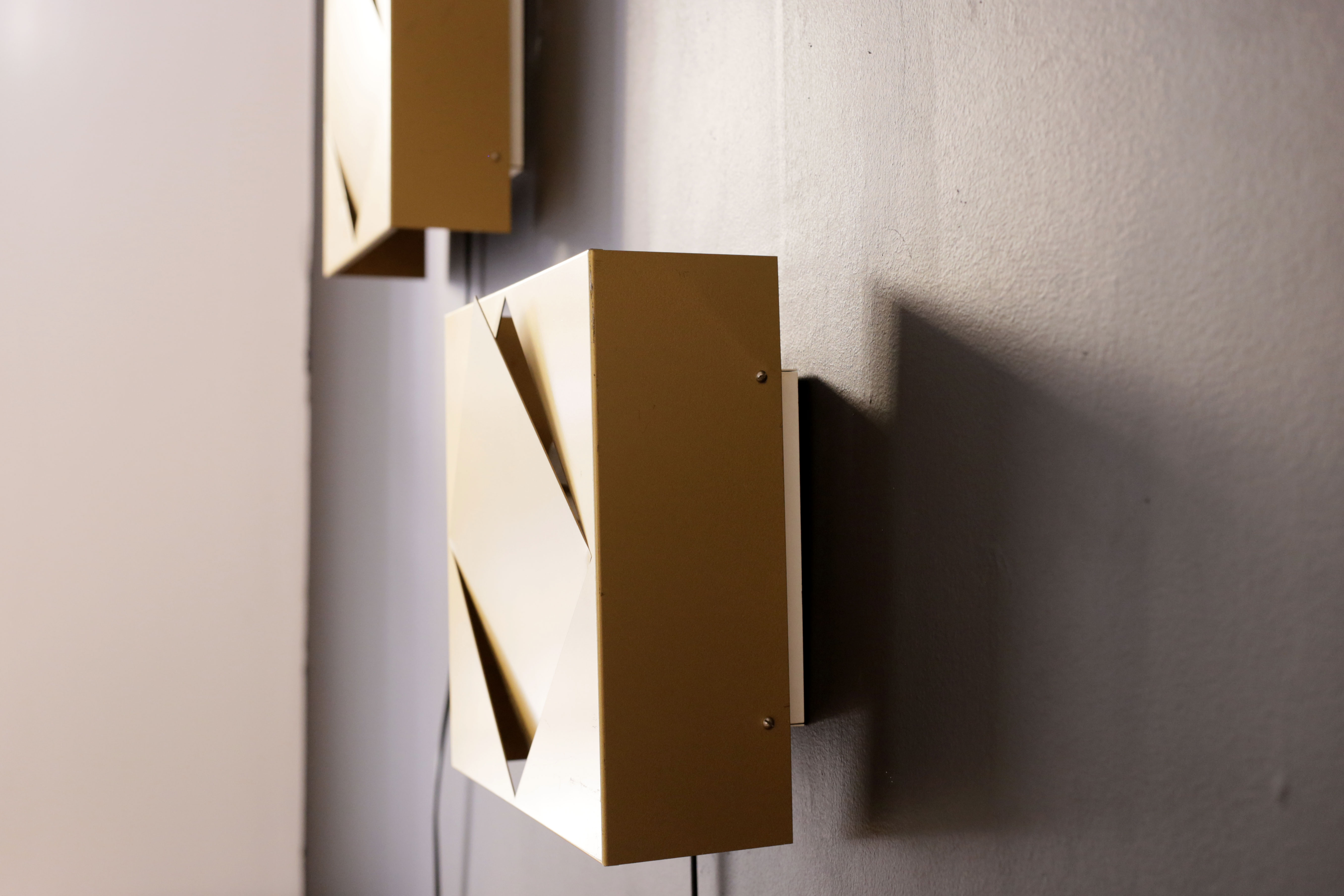 Golden wall light Raak