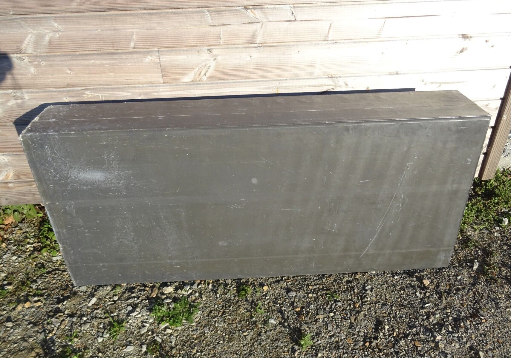 Console présentoir magasin de fleurs, design minimaliste