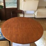 Dining table with a modular tulip foot