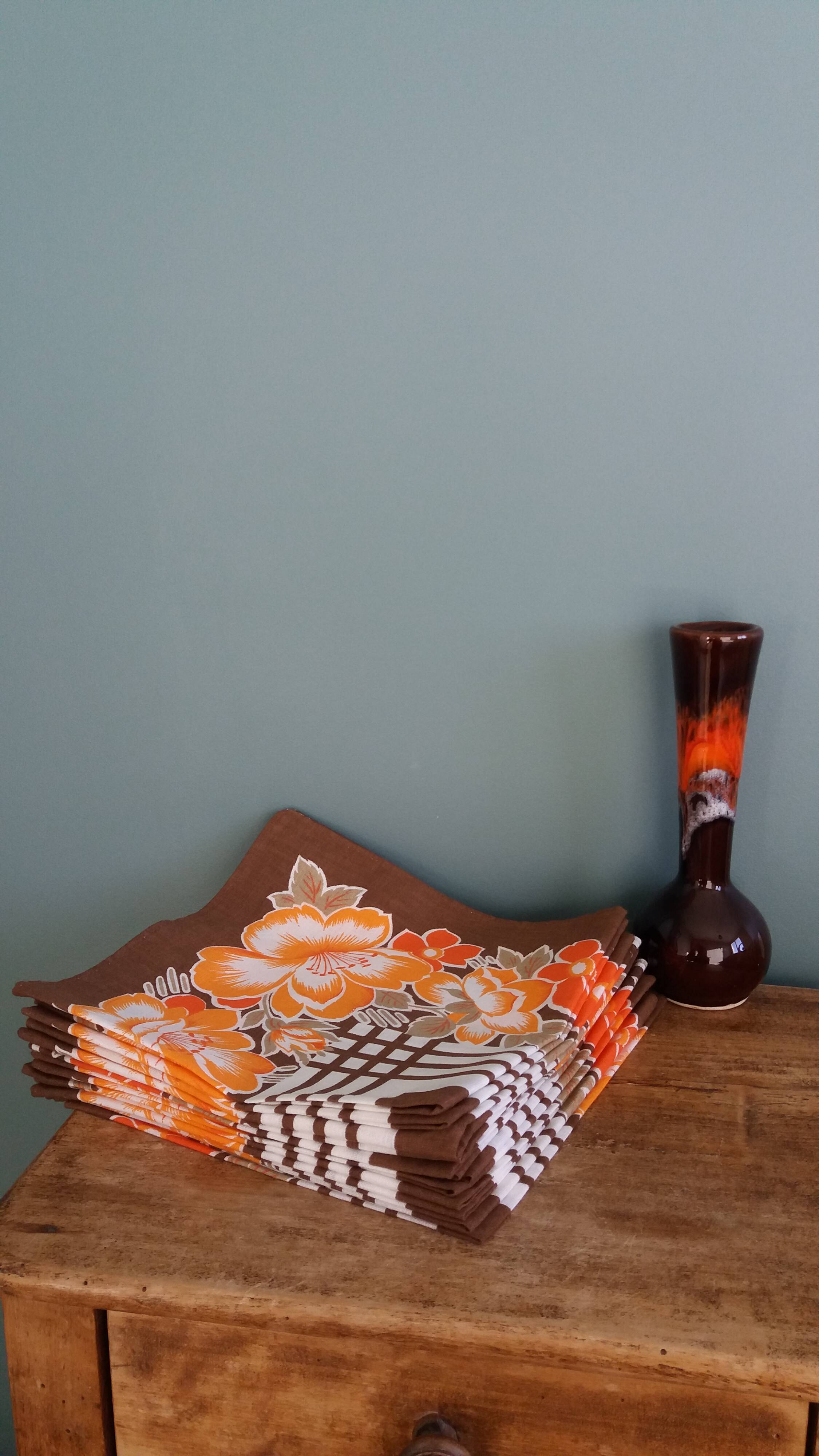 Vintage 70s flower power napkins, set of 12.