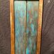 Ancienne fenêtre indienne en bois laqué bleu
