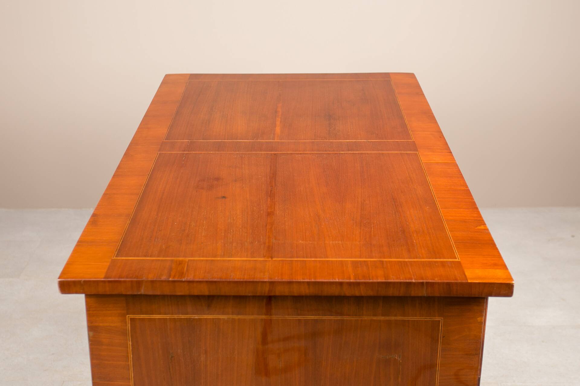 Bureau Biedermeier en placage de noyer, Allemagne, vers 1830
