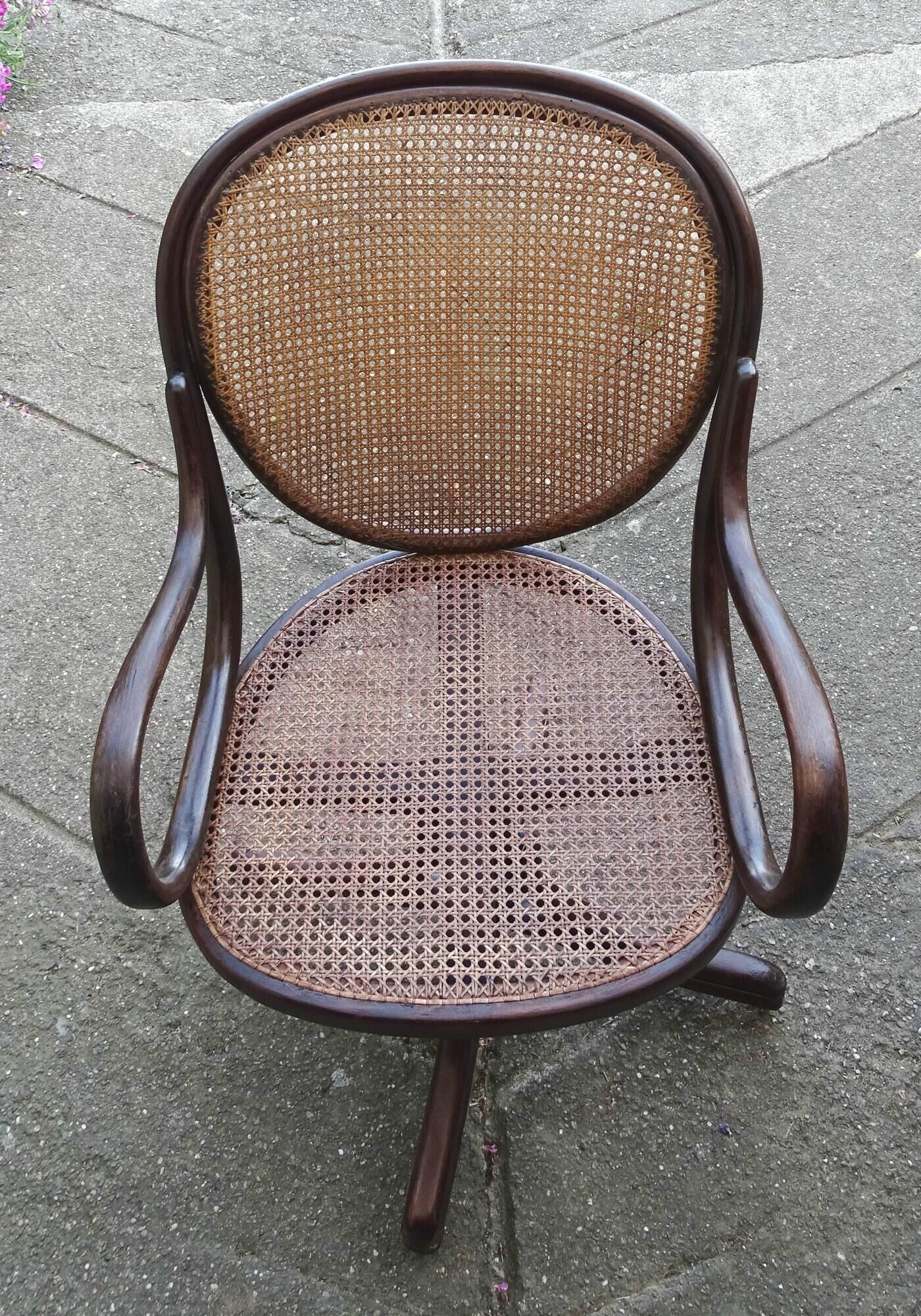 Armchair Curved wood THONET screw N° 1 , 1890 cannages