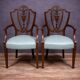Paire de fauteuils en bois sculpté de style néoclassique, début XIXe