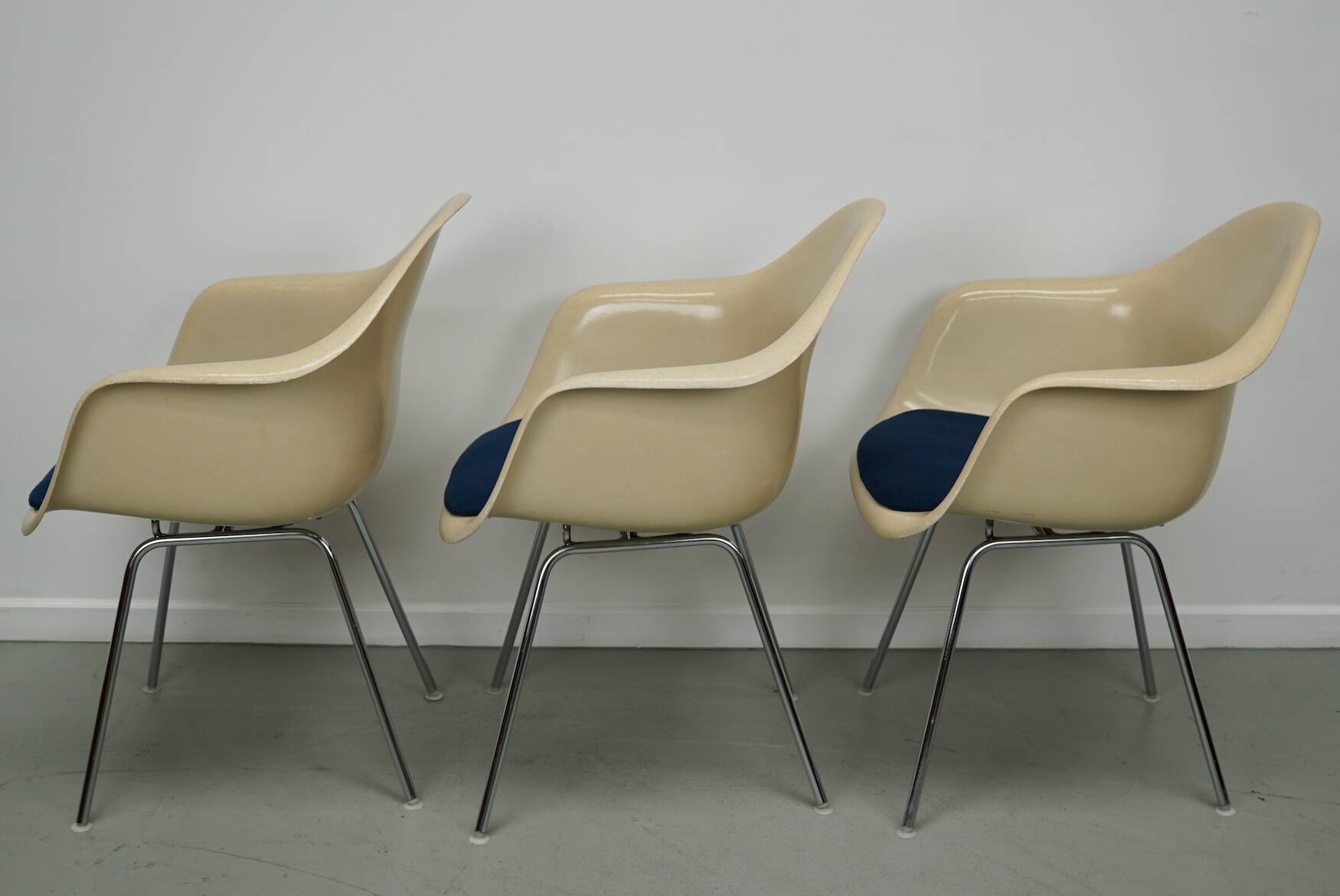 Set of Three Parchment Fiberglass DAX Armhairs Eames for Herman Miller / Vi