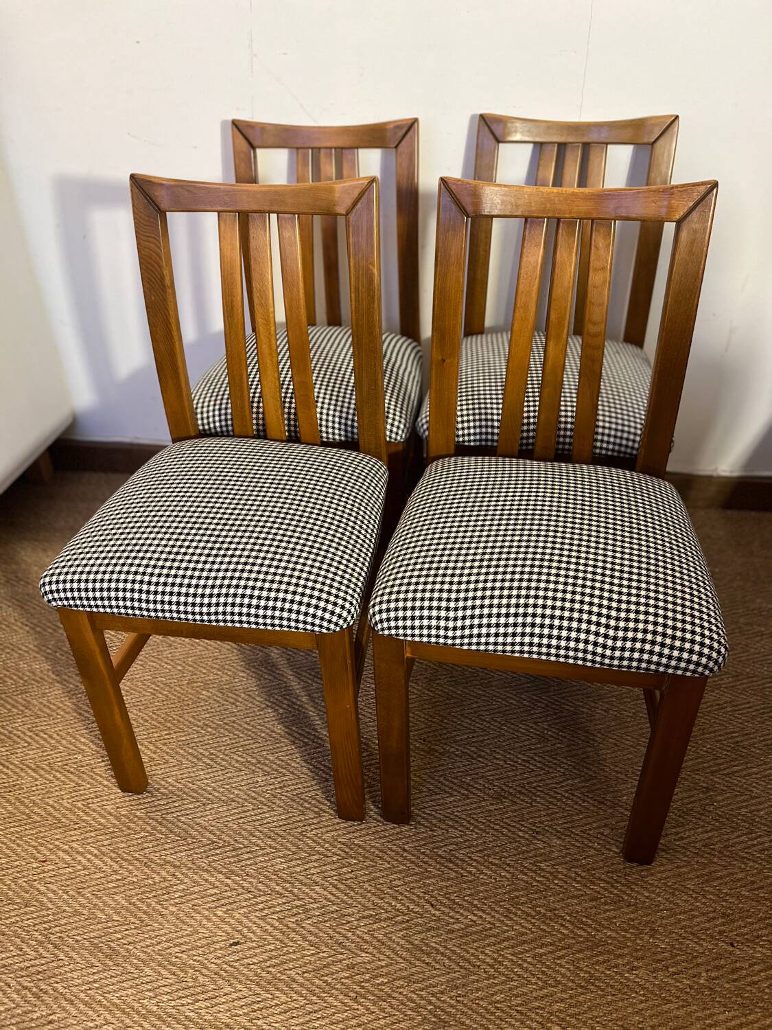 Set of 4 vintage wooden chairs