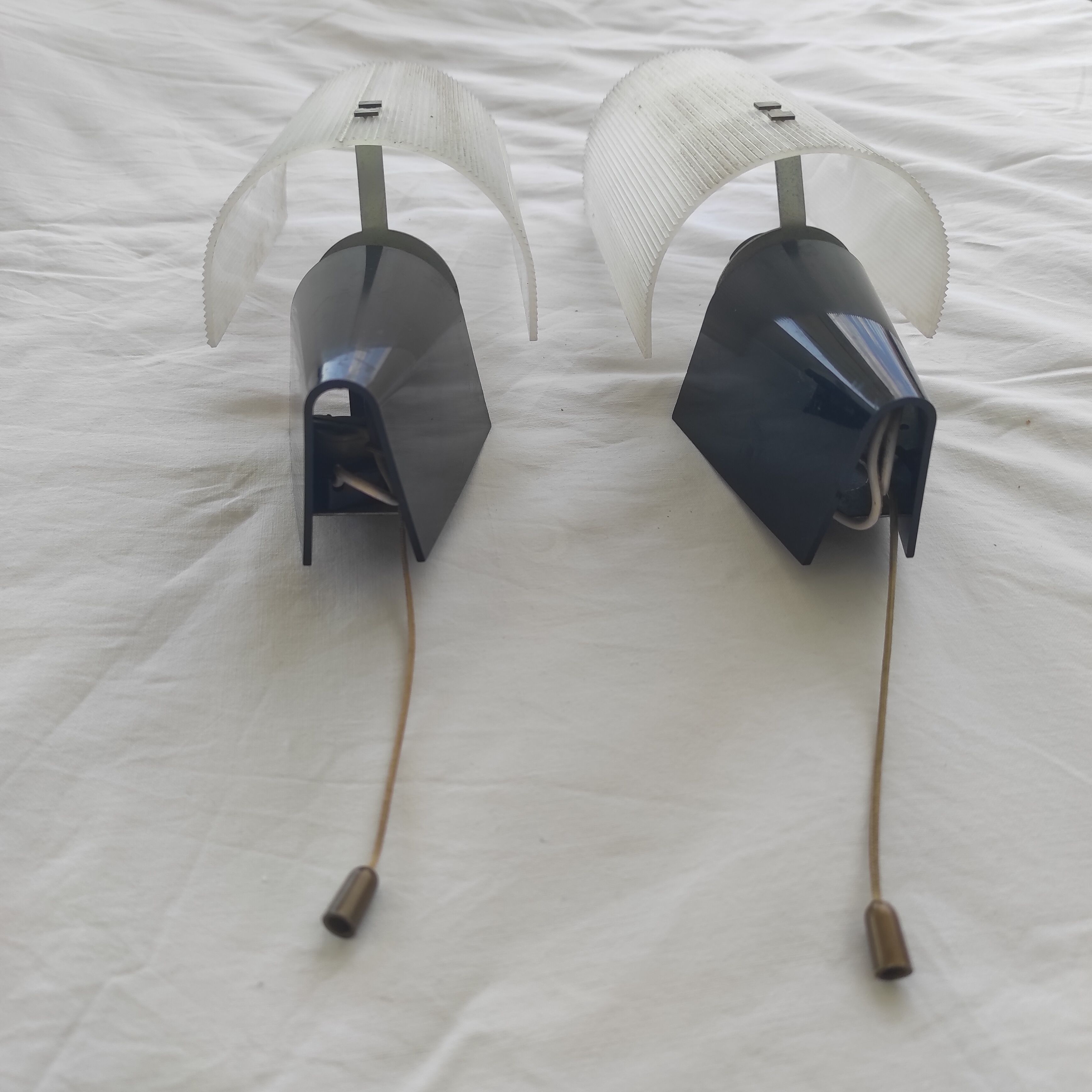 Pull wall lamps