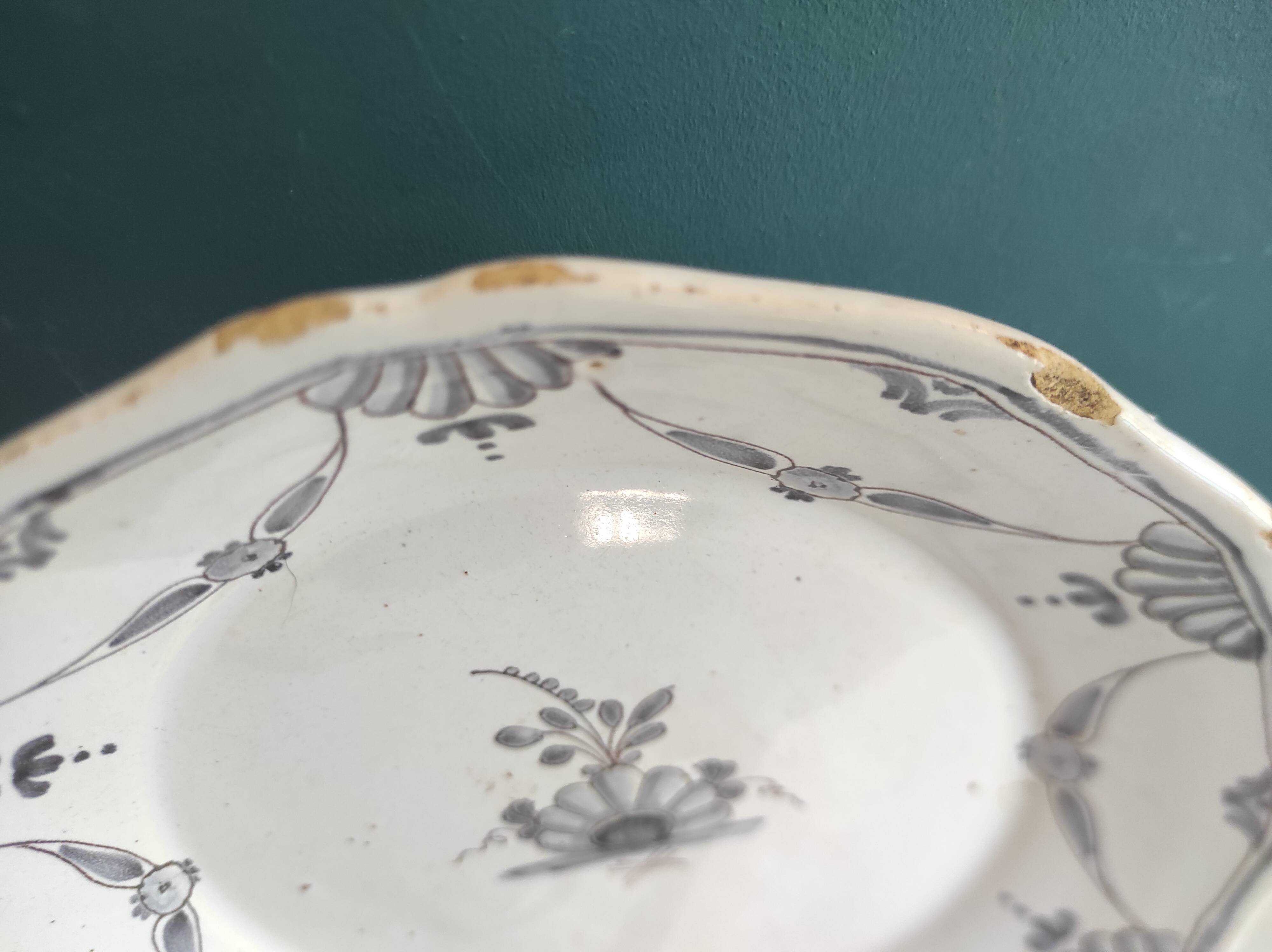 Assiette ancienne française, Nevers, XVIIIe siècle
