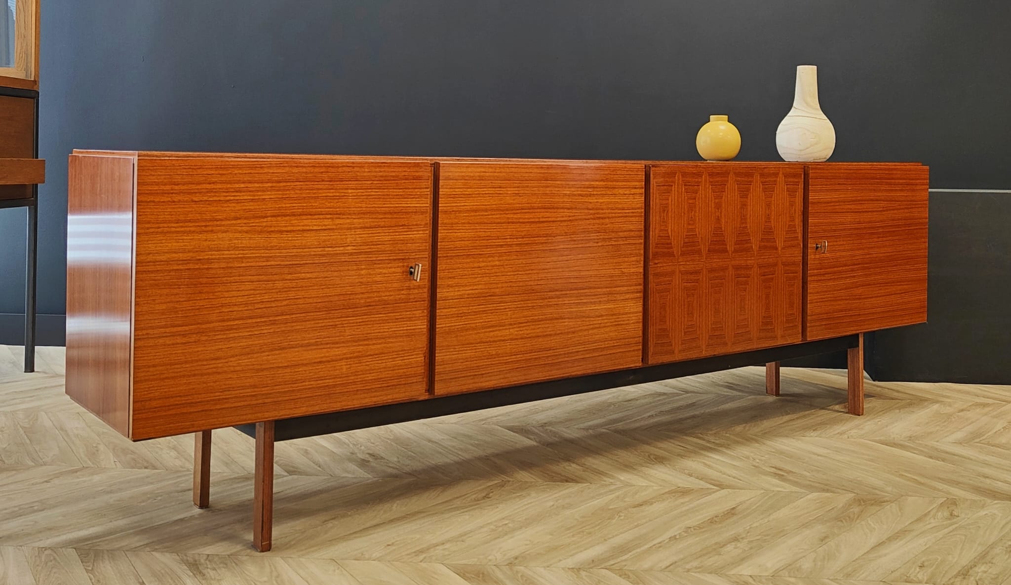 Enfilade Mid Century