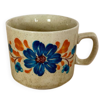 Tasse en grès moucheté fleur bleue