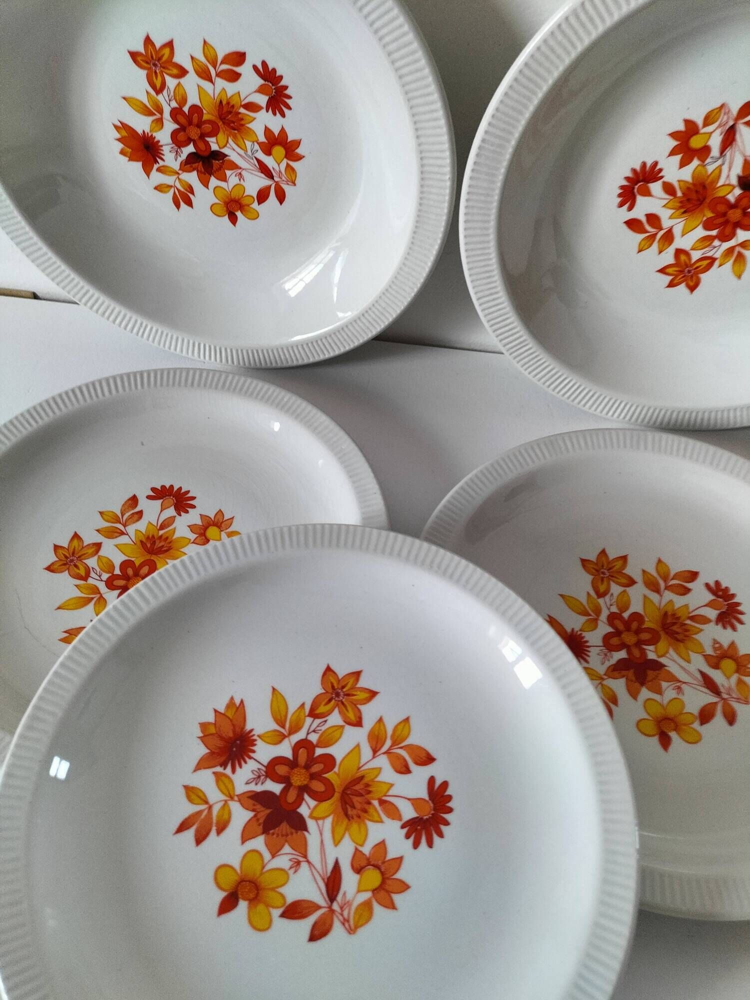 6 flower power plates from the 70s