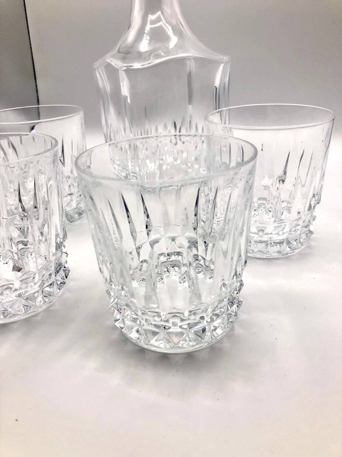 Vintage whiskey service