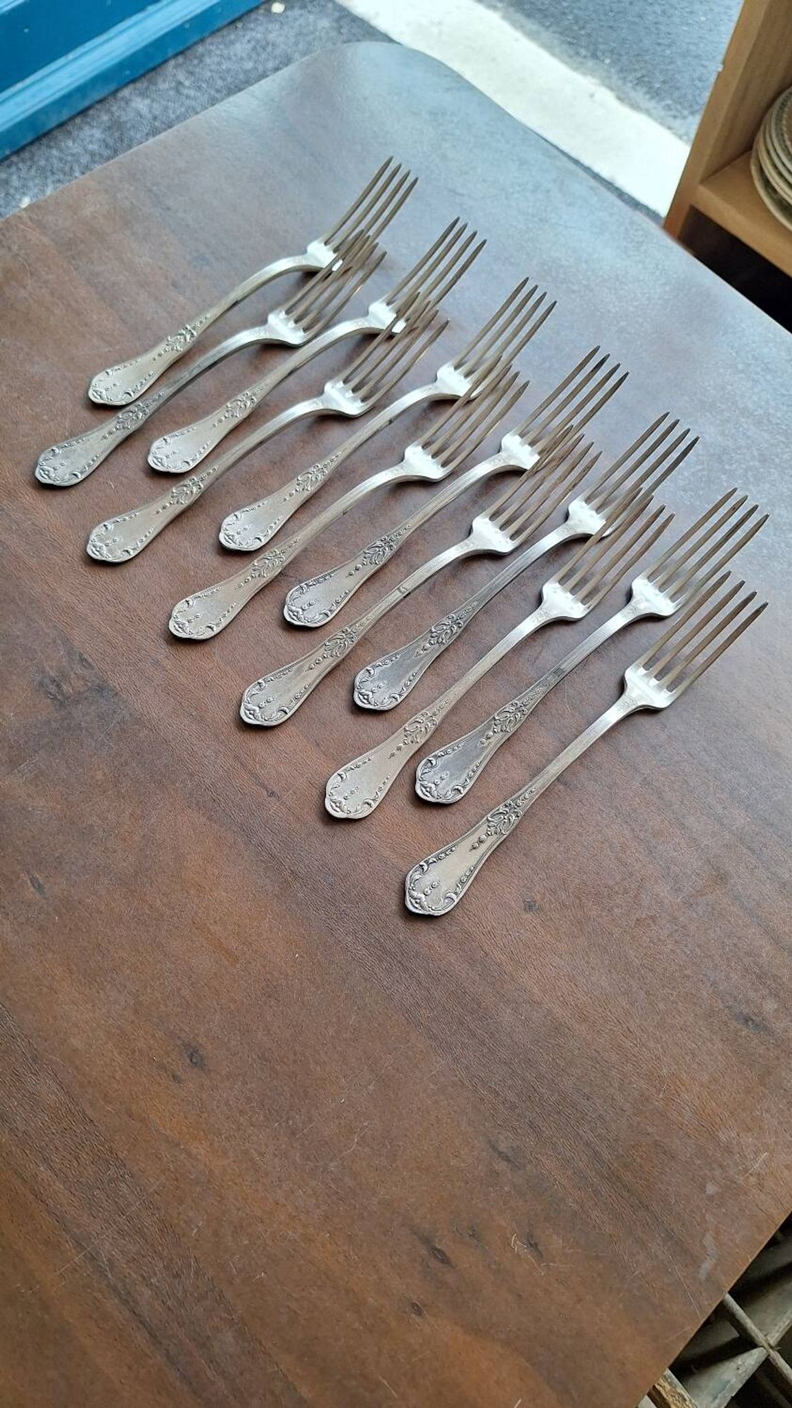 Set of silver metal forks