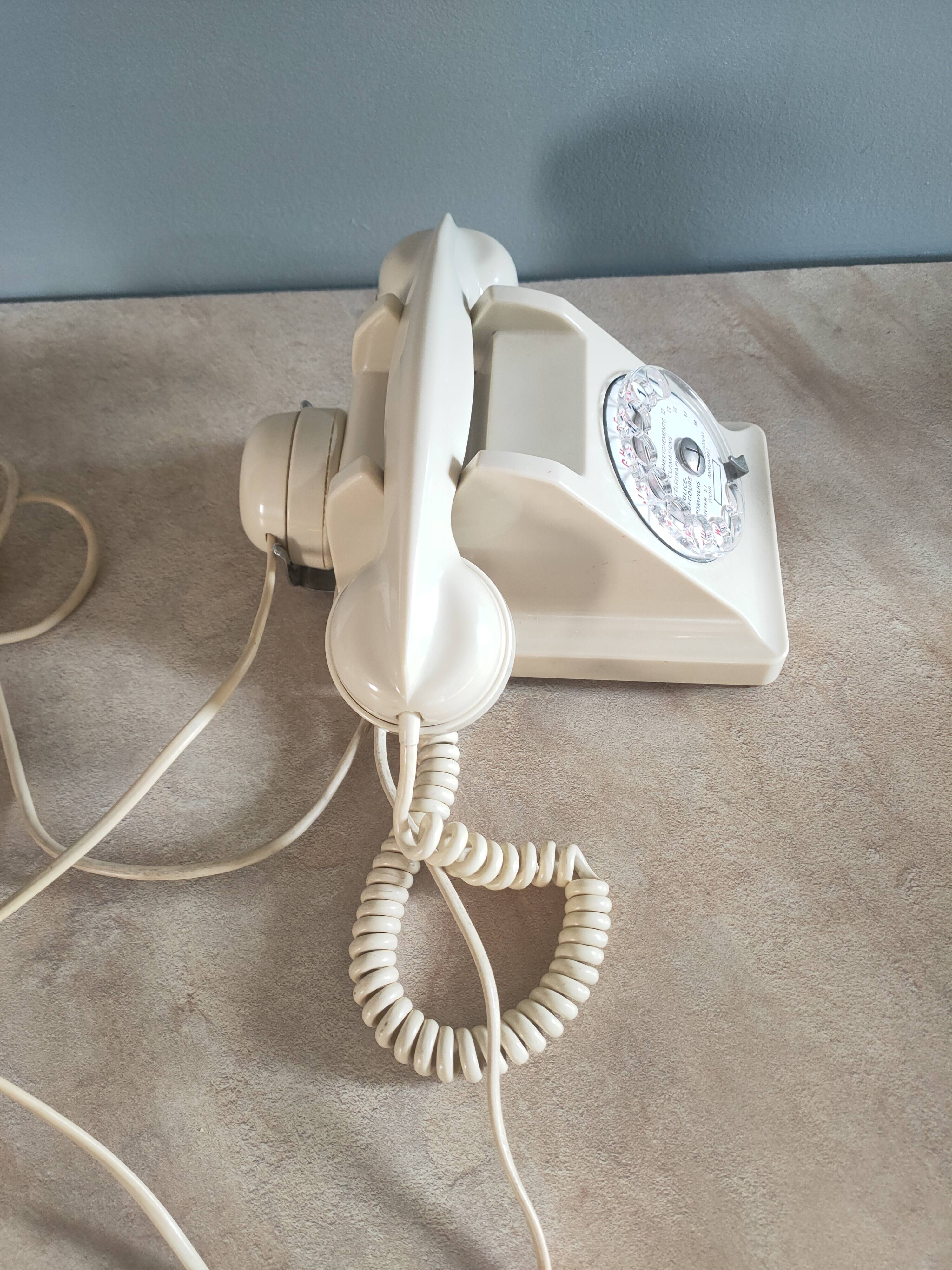 telephone from the 50s in beige bakelite