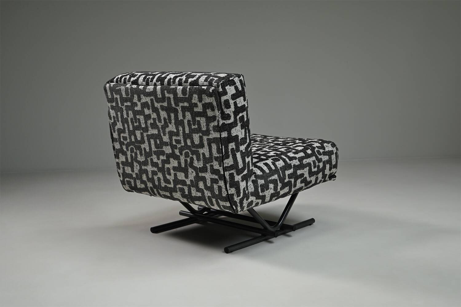 Set of 2 Jacquard postmodern lounge chairs, 1980s Italy.
