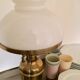 Lampe de table laiton doré et opaline