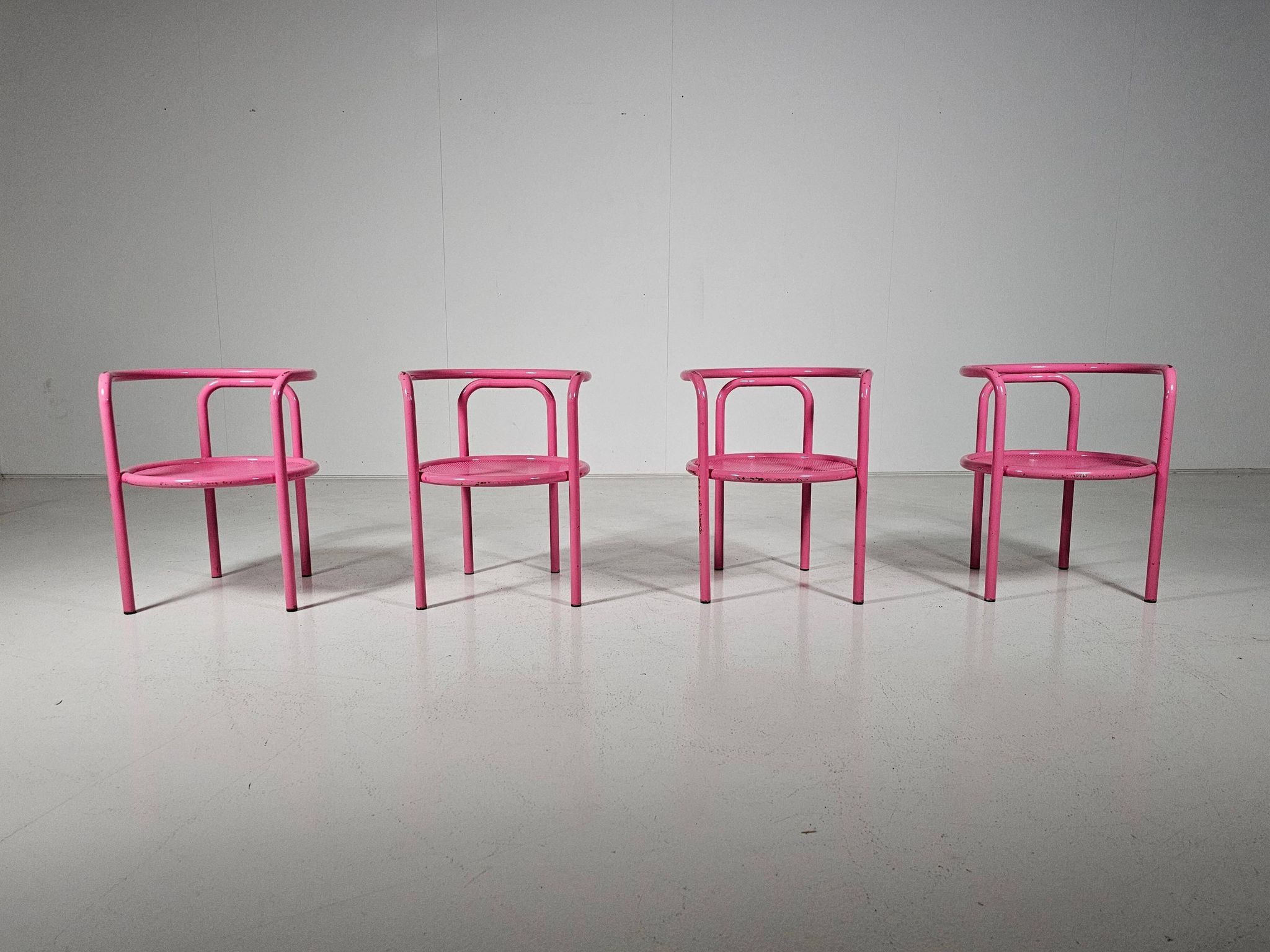 Set of 4 pink Locus Solus chairs by Gae Aulenti for Poltronova, 1960s.