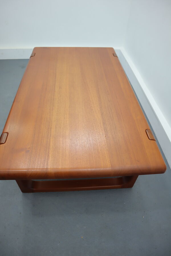 table basse danoise du milieu du siècle par Niels Bach, années 1960
