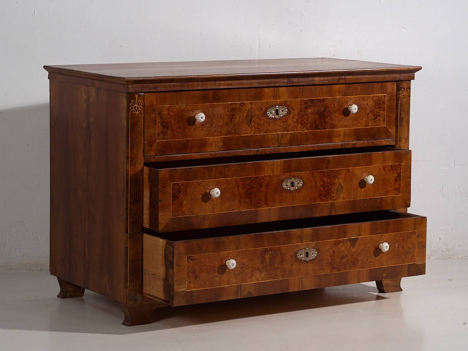 Antique Biedermeier chest of drawers with three drawers (circa 1850)