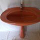 Lavabo vintage et sa tablette orange