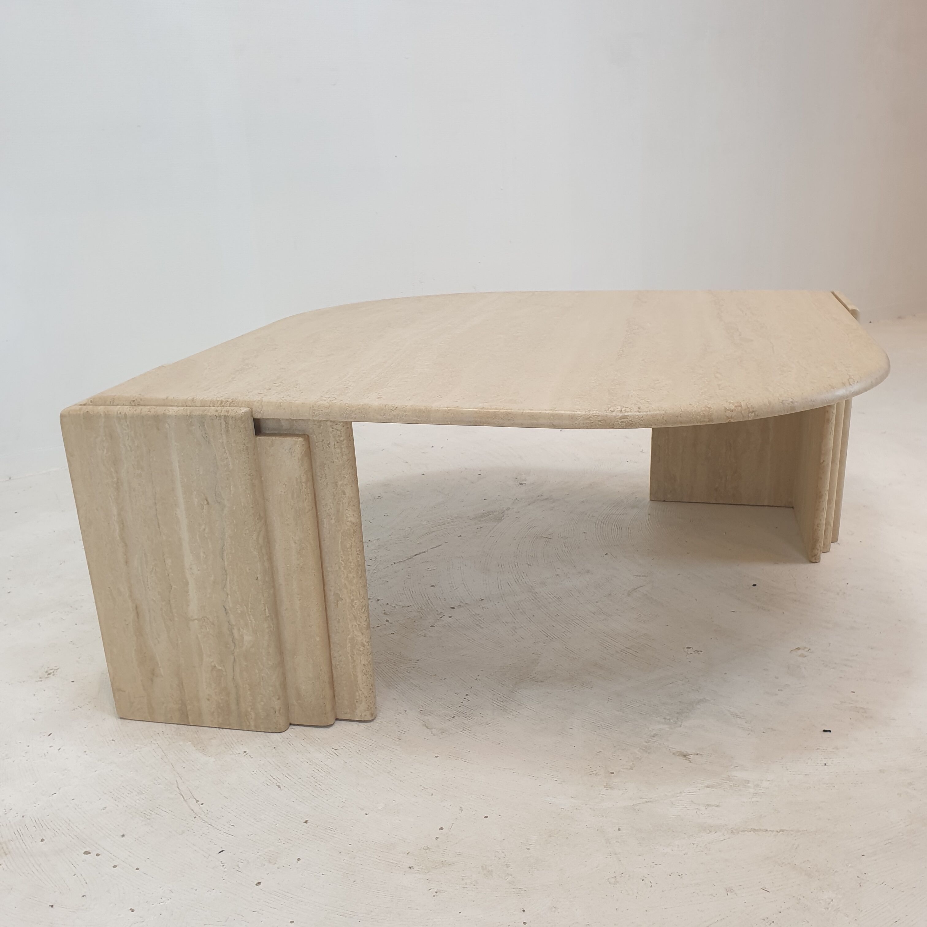 Table basse en travertin italien, années 1980