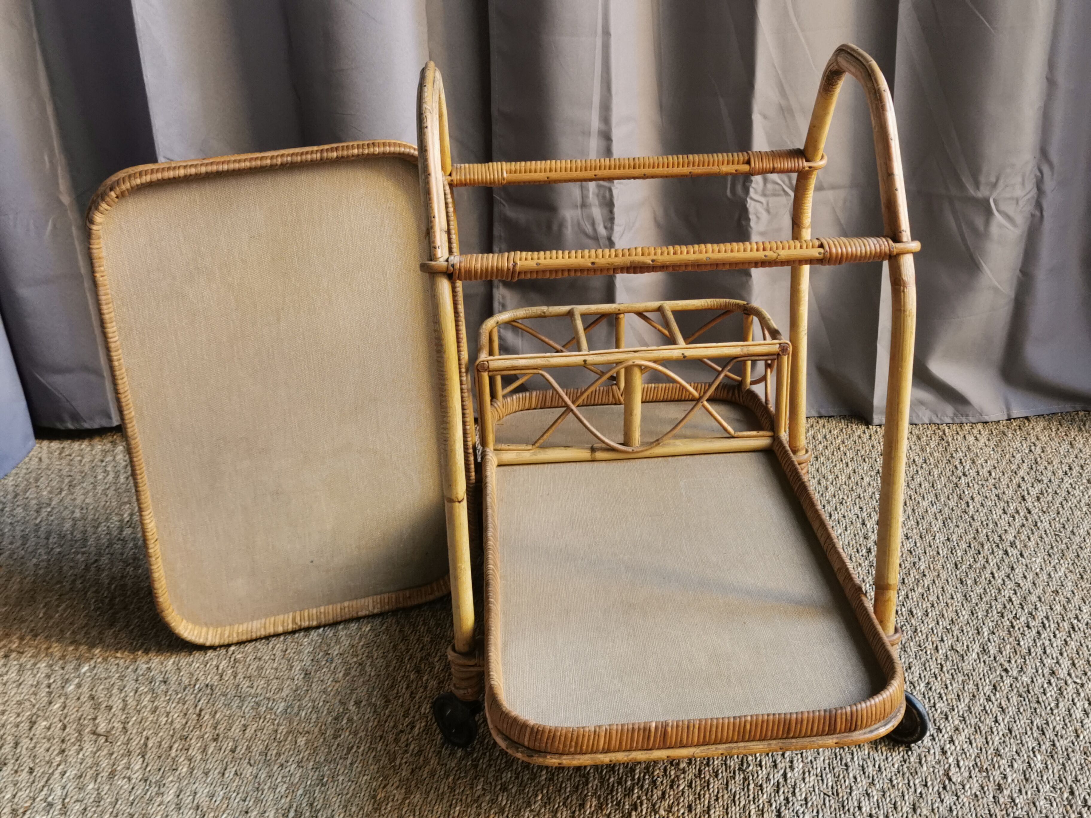 Vintage dessert in rattan