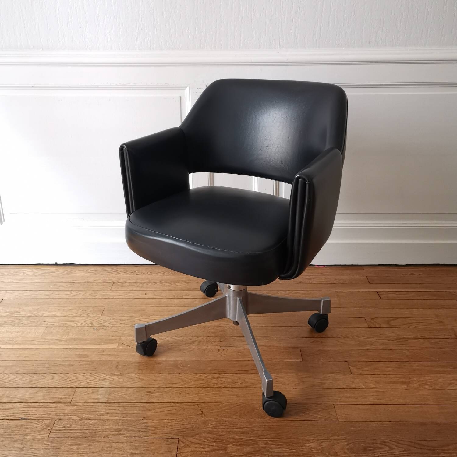 "Deauville" executive chair, Airborne edition, 1960.