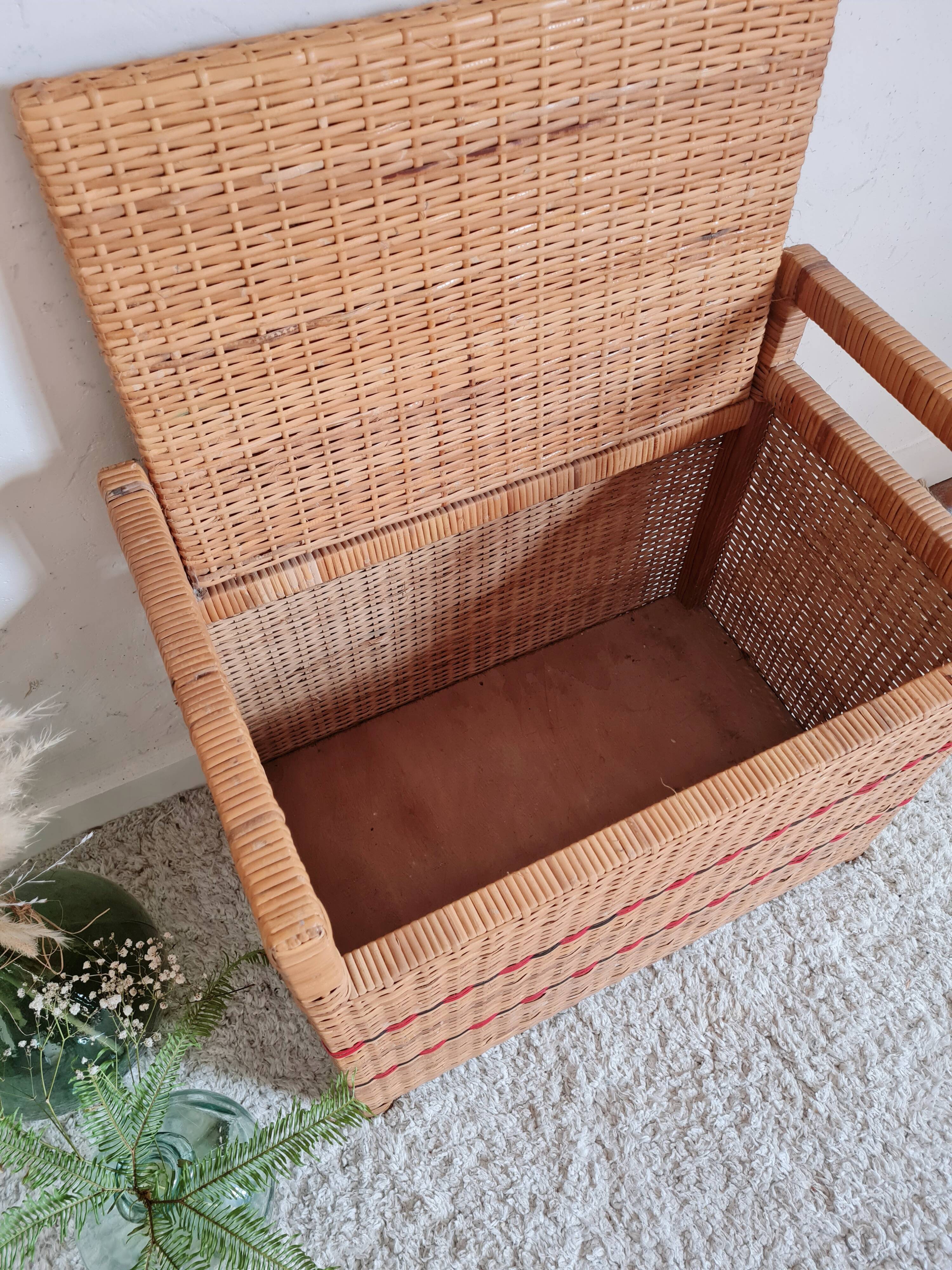 Retro rattan chest bench