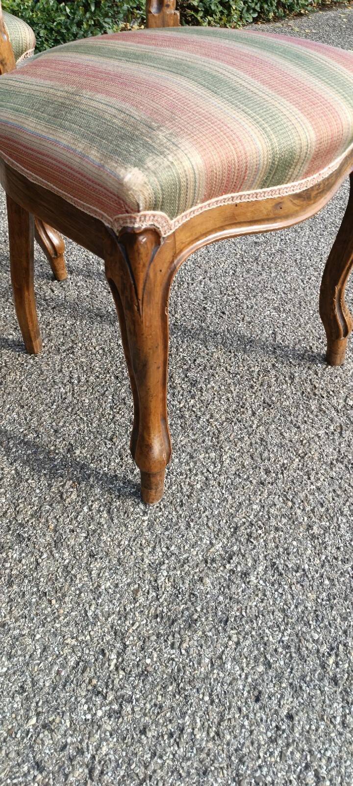 4 chaises anciennes en noyer milieu XIXe siècle