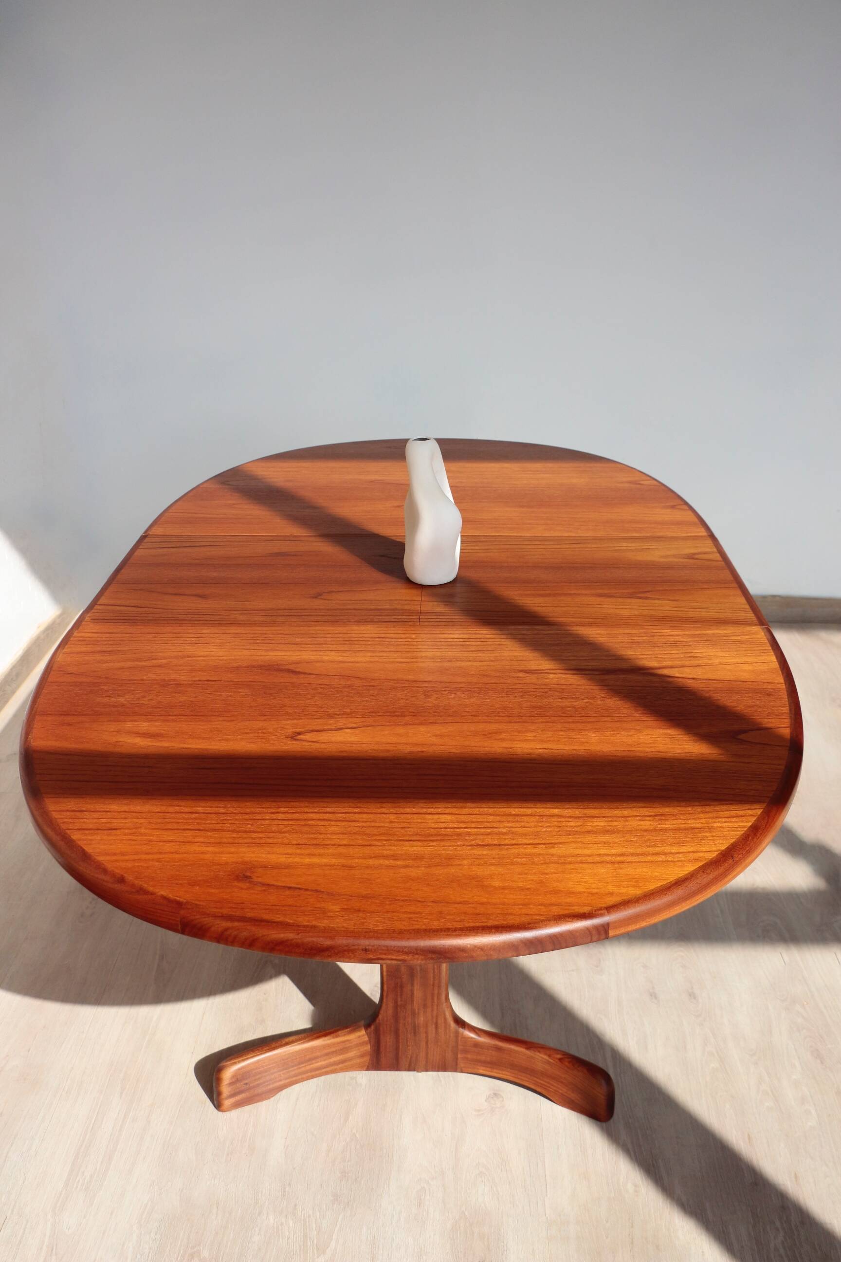 Oval dining table in teak – 6 to 8 people – Fresco model – G Plan