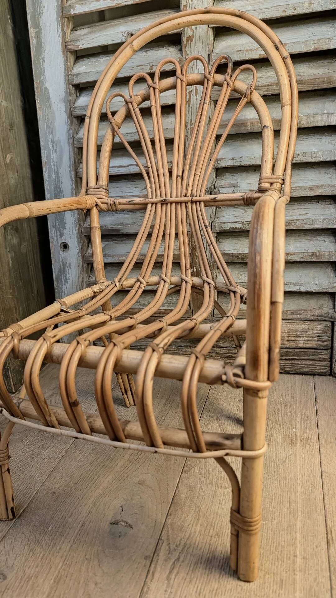 CHILDREN'S CHAIR IN RATTAN