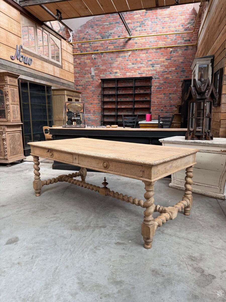 Table de château début XXème