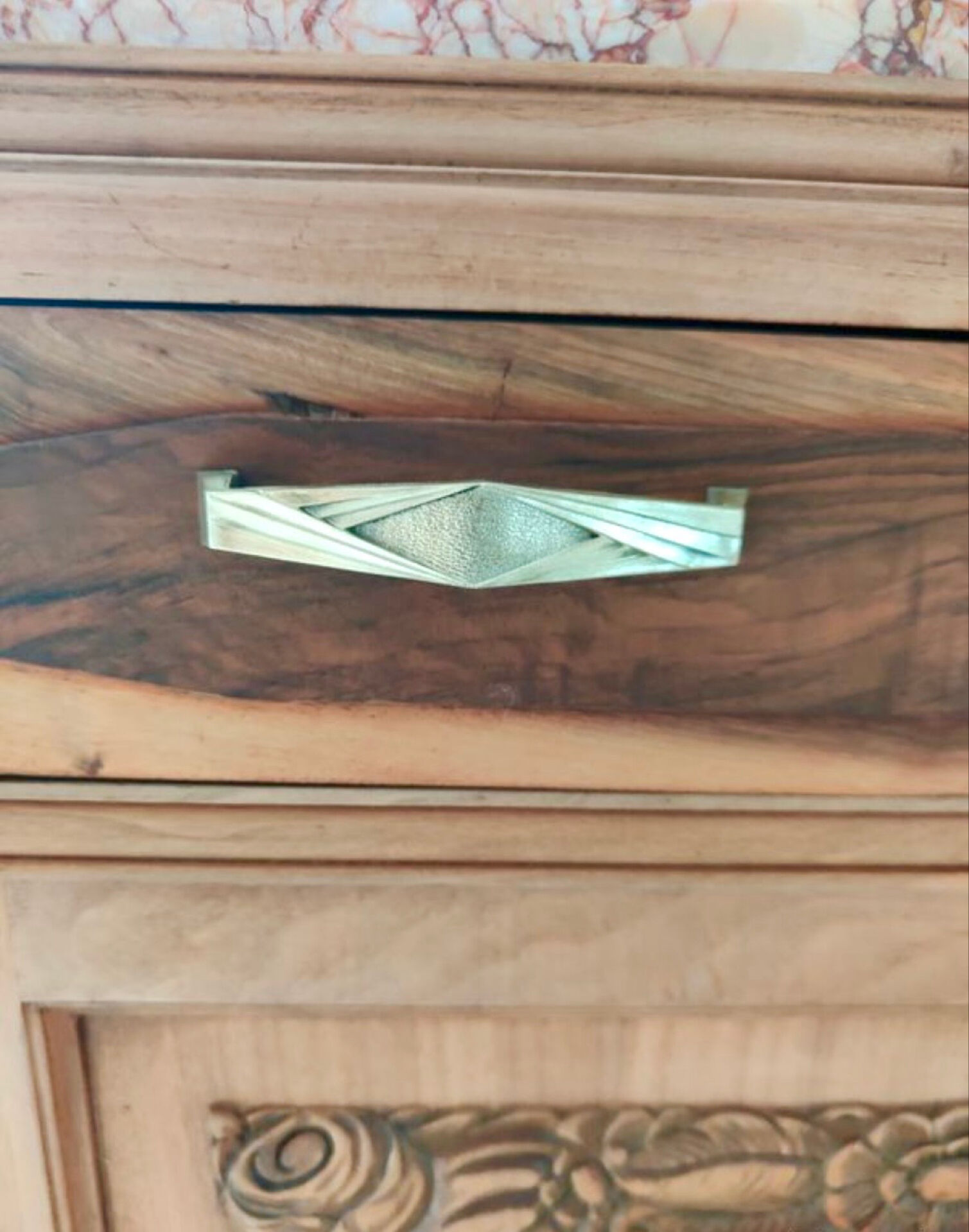 Large Art Deco buffet in walnut veneer and marble, 1930s