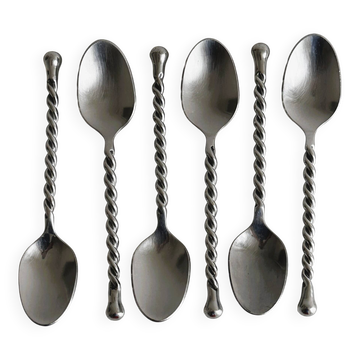 6 metal spoons
