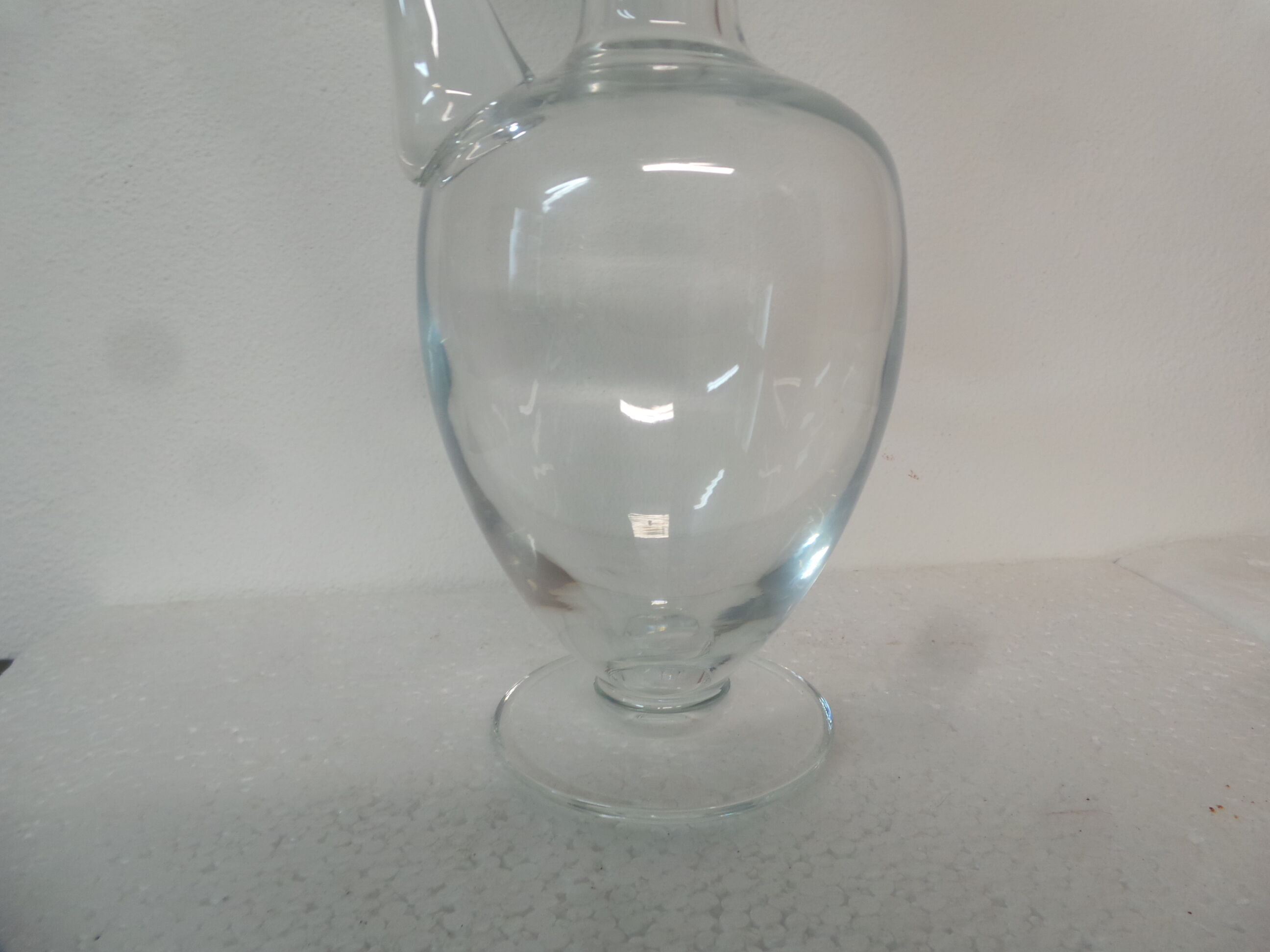 Glass sharp carafe