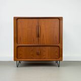 Buffet Hi-Fi danois en teck avec portes à tambour de Dyrlund, années 1970