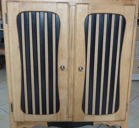 Small Louis XV style support buffet with 2 doors and 2 drawers.