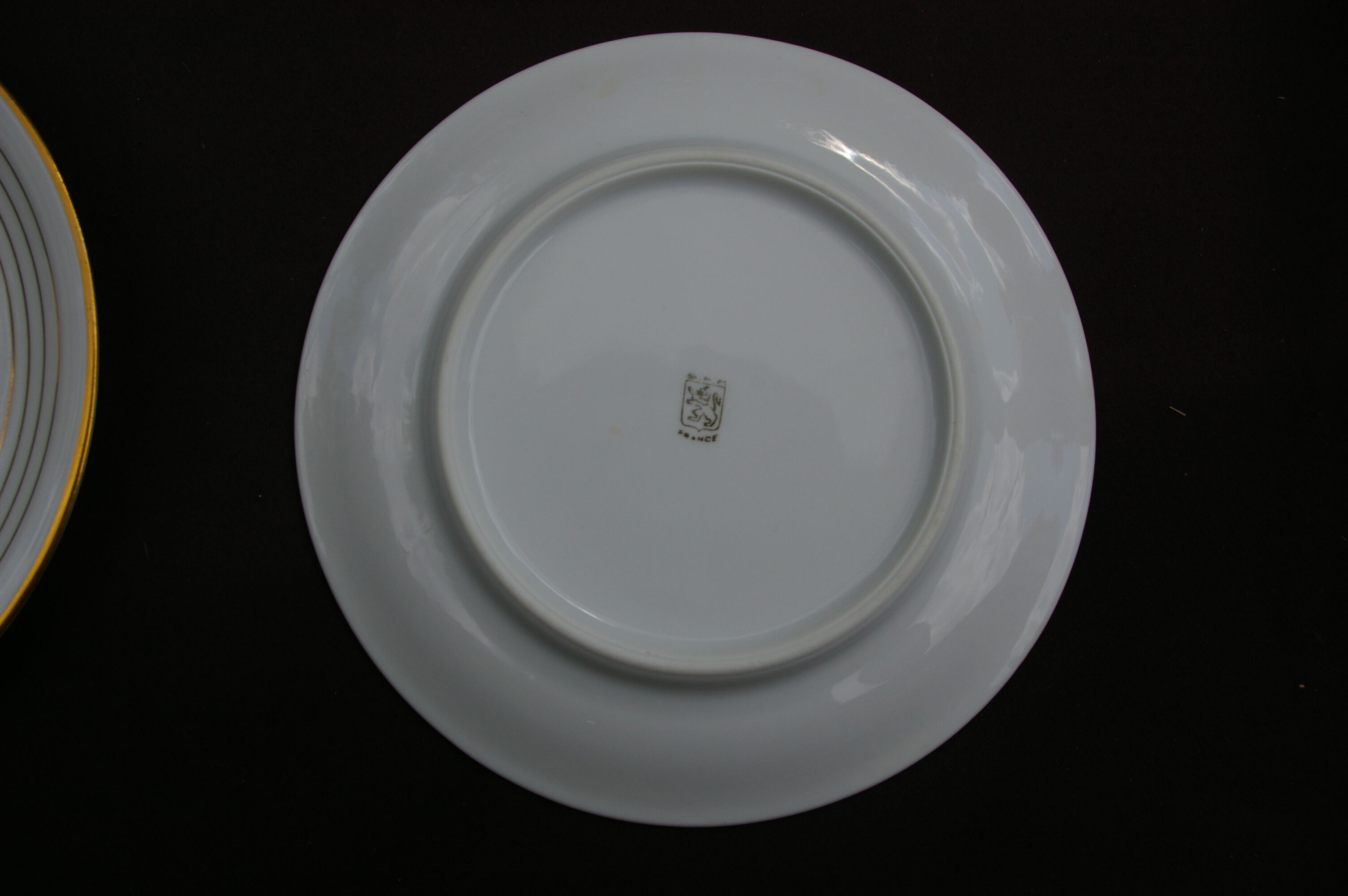 11 Dessert Plates in White Porcelain and Art Deco Gold