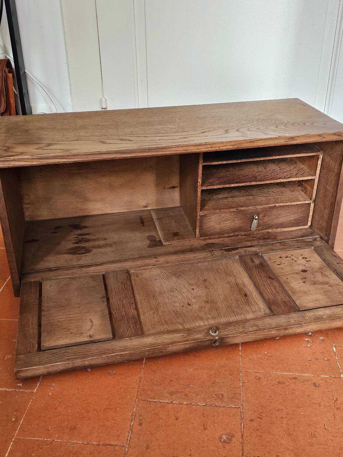 Mother-of-pearl inlaid desk top
