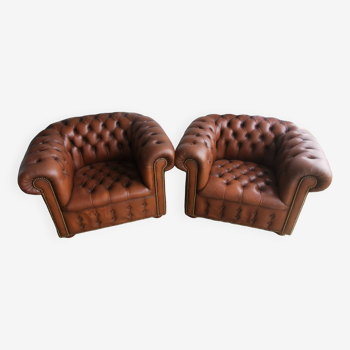 Paire de fauteuils chesterfields cuir marron capitonnes mobilier confort mag