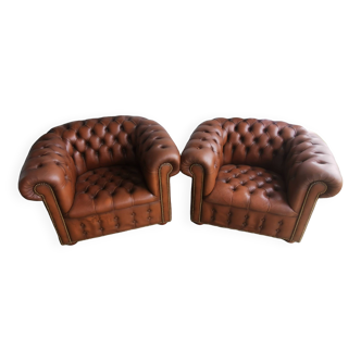 Paire de fauteuils chesterfields cuir marron capitonnes mobilier confort mag