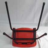 Chaise coque d'école maternelle seventies
