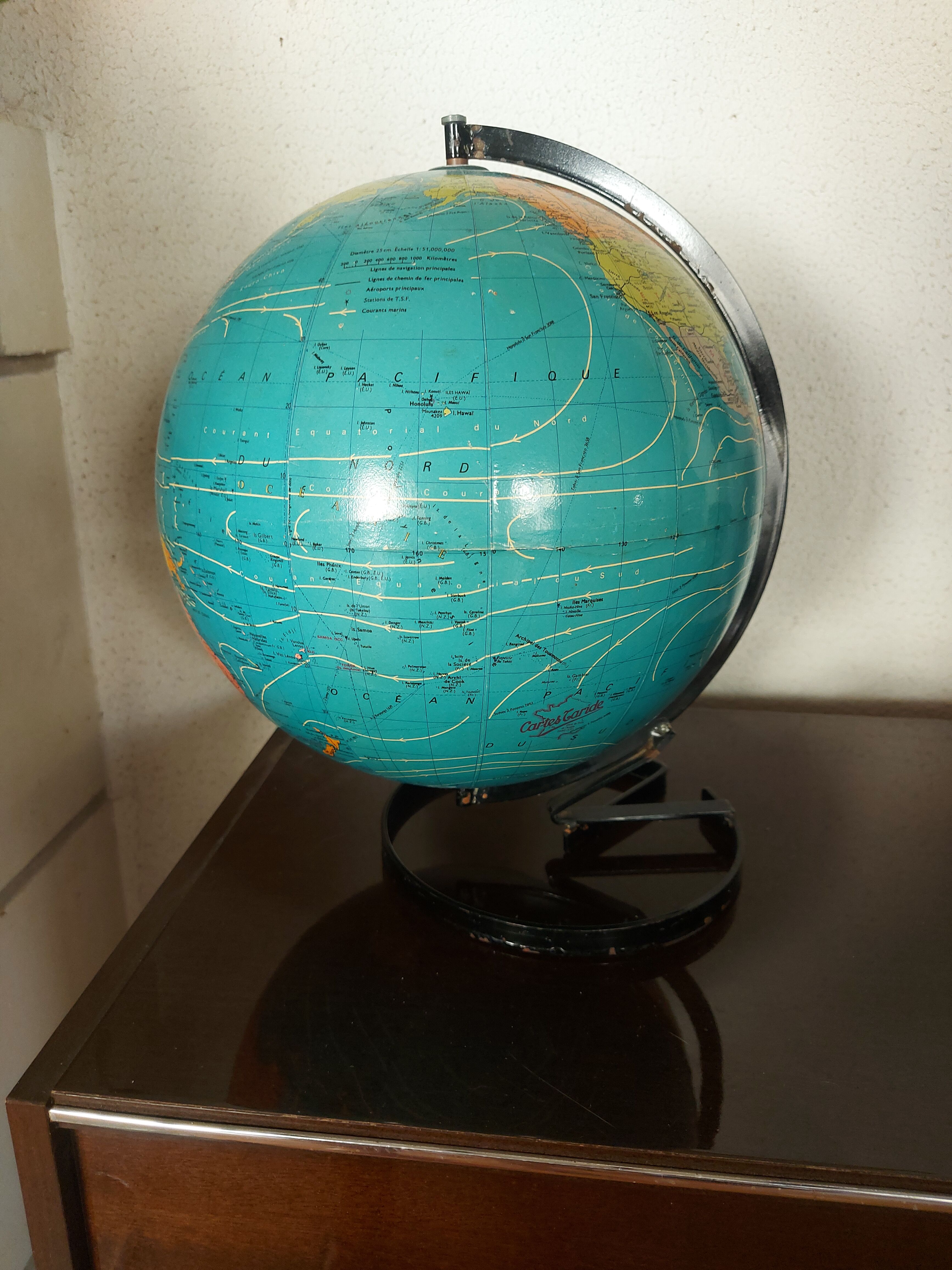 Globe terrestre , Mappemonde vintage tarides , 1977