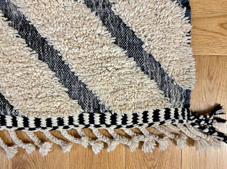 Handmade pure wool rug, size 1.5/2.5 m.