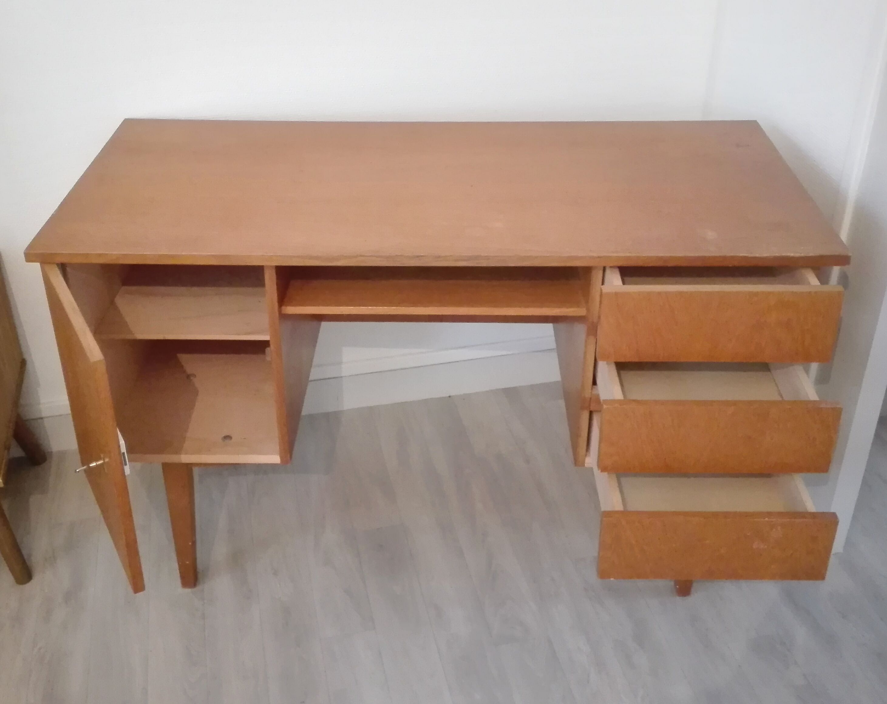 Bureau pieds compas style scandinave