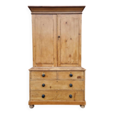 Victorian period linen cupboard