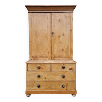 Victorian period linen cupboard