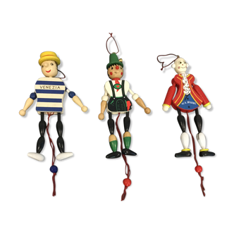 Articulated wooden pantins