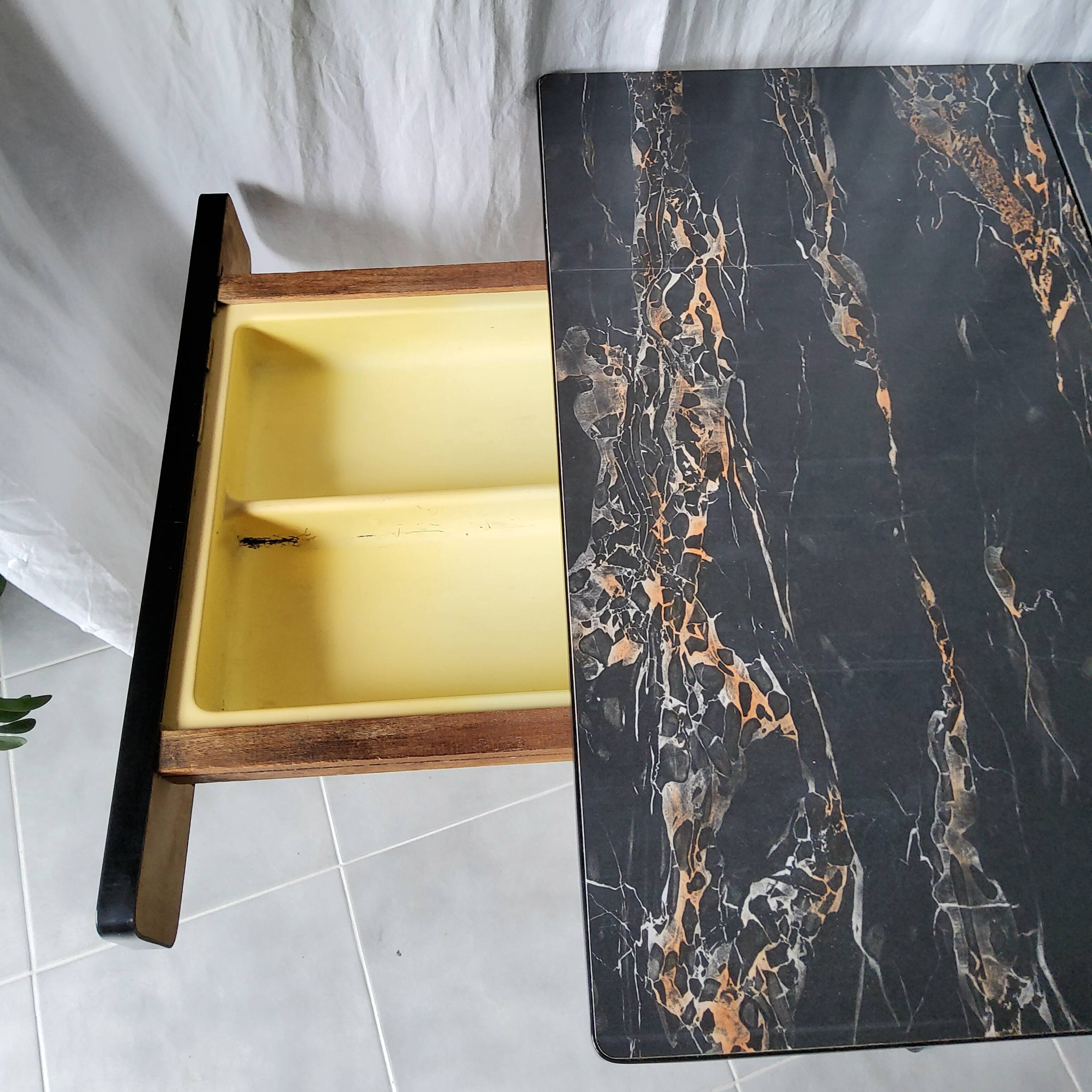 Ensemble en formica marbré