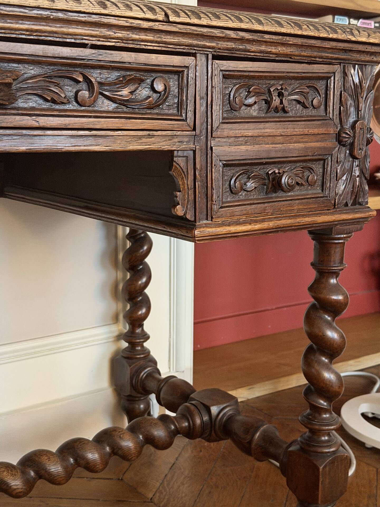 Louis XIII oak writing desk with carved twisted legs, late 19th century.
